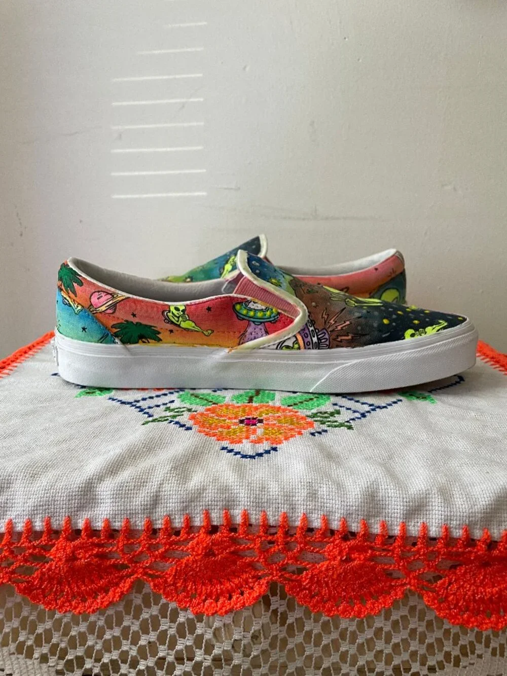 Handed Painted U-Paint Vans Aliens & Space Glow-in-the-dark Men's 8/Women's 9.5 - Picture 6 of 8